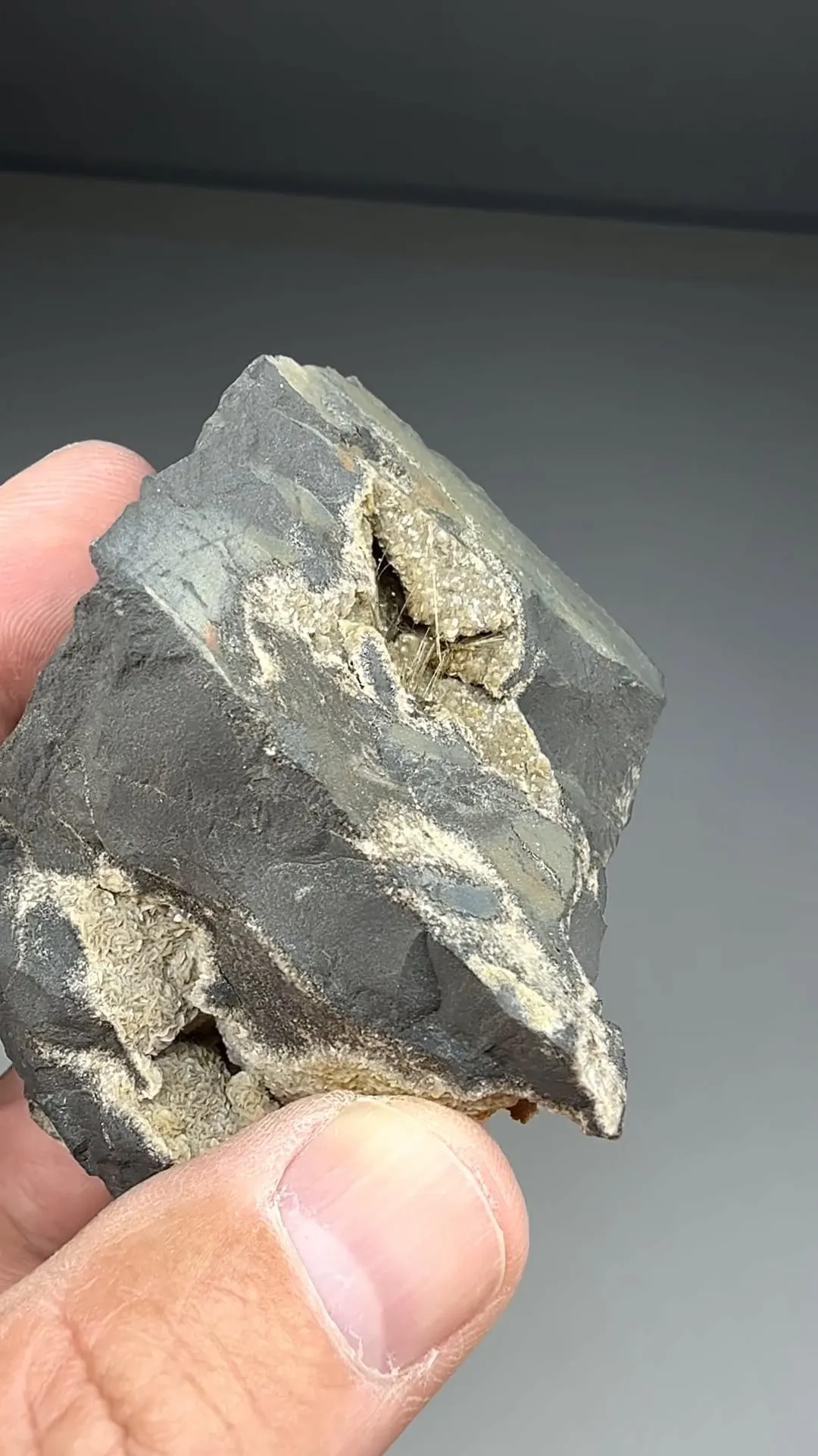 Millerite on Siderite - image 2