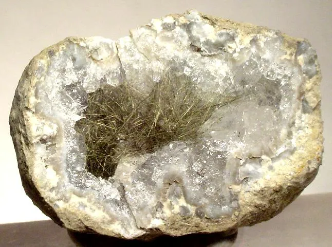 Millerite, Quartz image