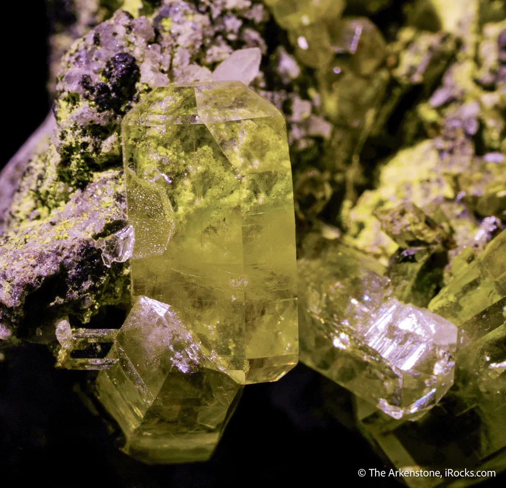 Mimetite (1971 Gem Pocket) with Beaverite image