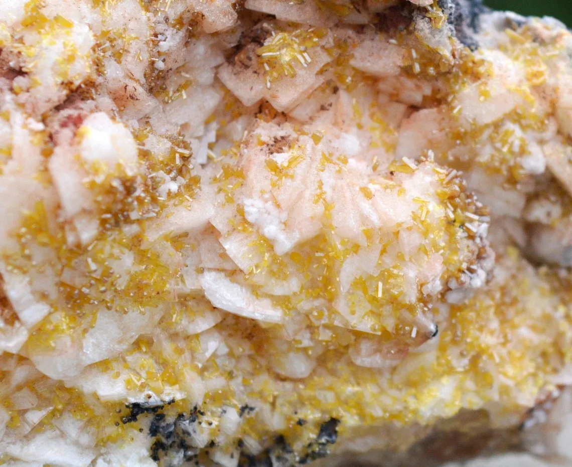 Mimetite & Calcite - 465 grams - Potosí Mine, Santa Eulalia Mining District, Chihuahua, Mexico - image 2