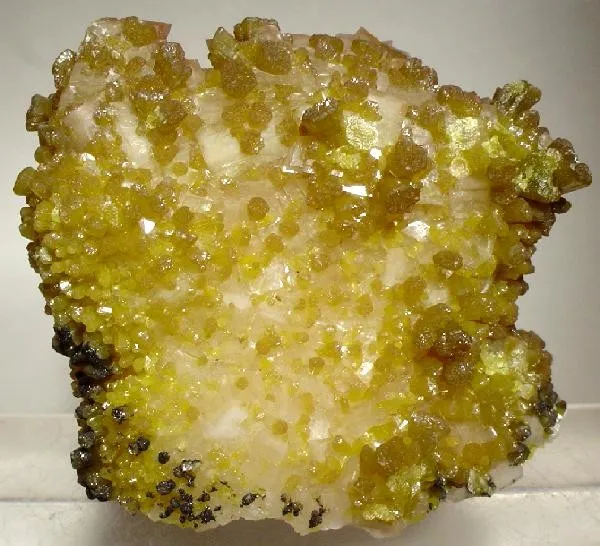 Mimetite, Calcite image