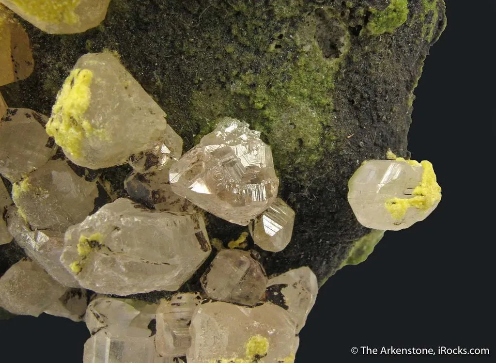 Mimetite, Cerussite, Mottramite, Calcite - image 4