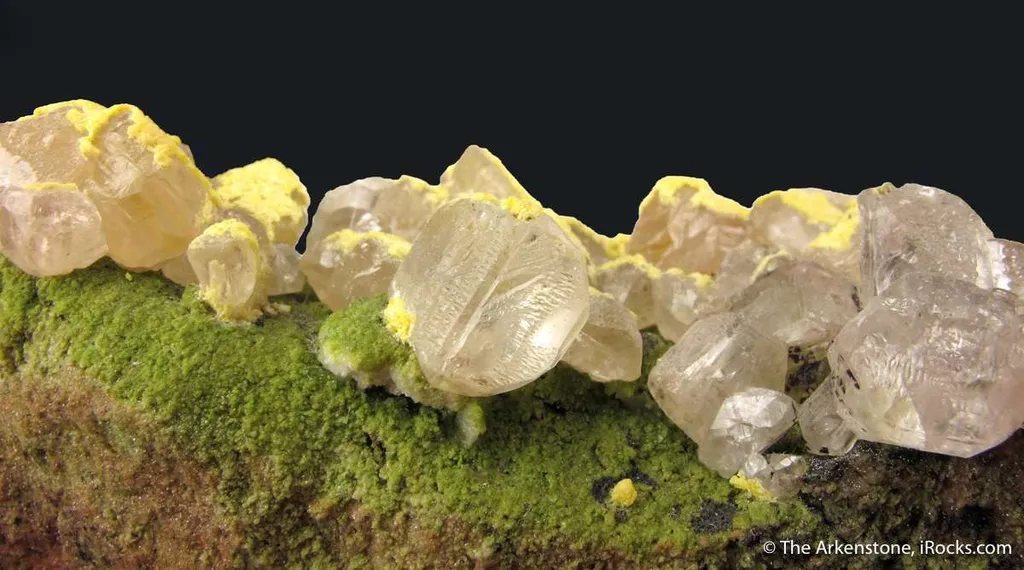 Mimetite, Cerussite, Mottramite, Calcite - image 2
