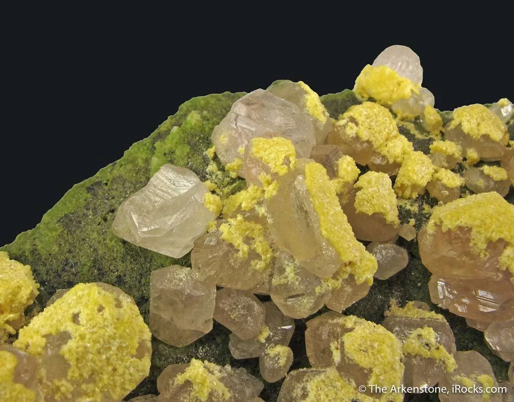 Mimetite, Cerussite, Mottramite, Calcite - image 3