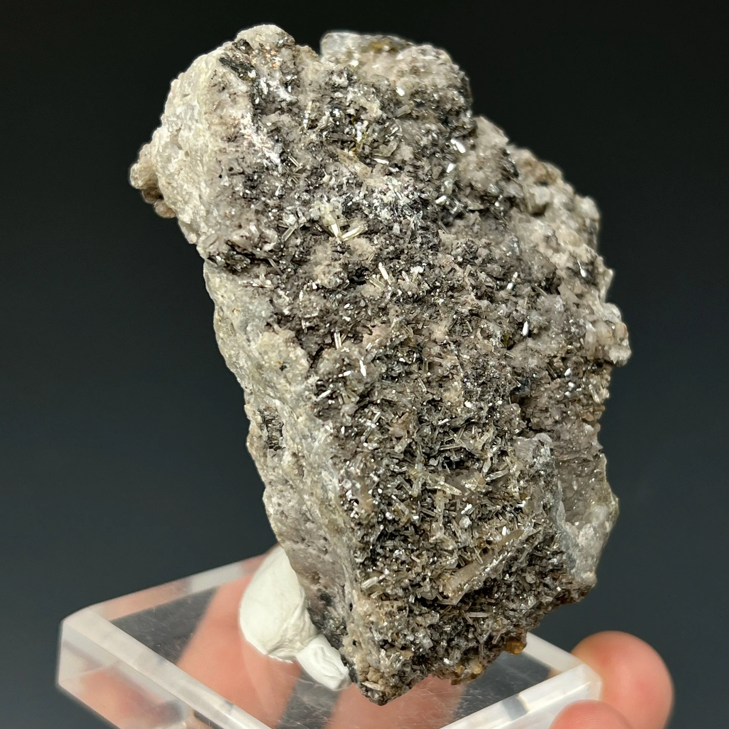 Mimetite on Quartz and Smithsonite - image 3