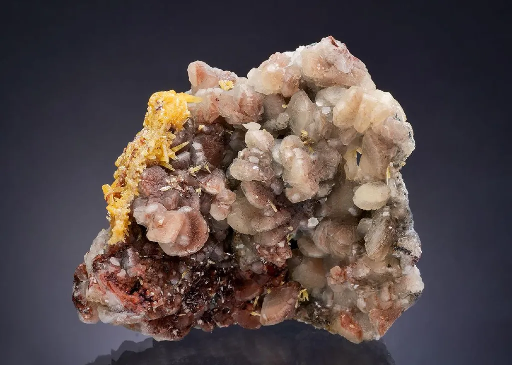 Mimetite on Smithsonite