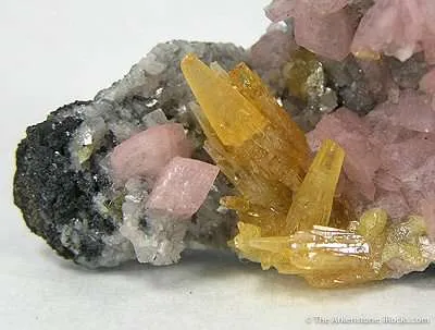Mimetite on Smithsonite - image 2