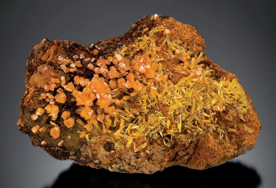 Mimetite (Pb5(AsO4)3Cl) image