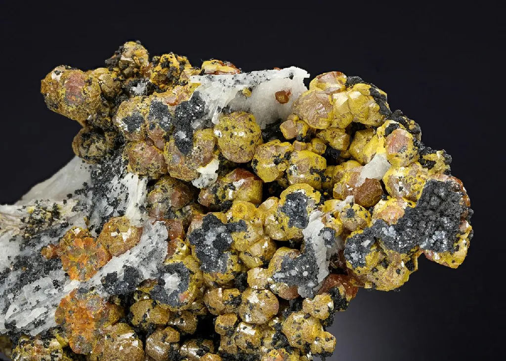Mimetite Var. CAMPYLITE image