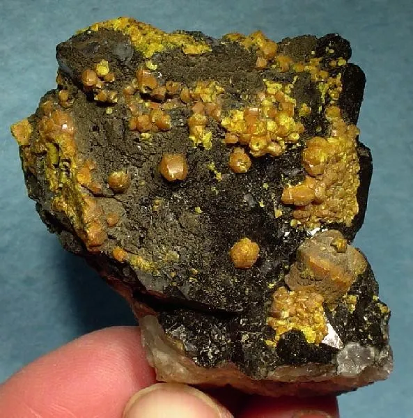 Mimetite (Var: Campylite), Quartz image