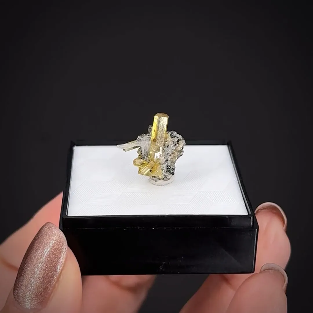 Mimetite with Cerussite - image 2