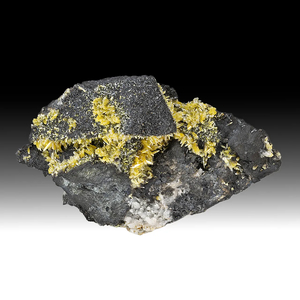 Mimetite with Tennantite - image 1