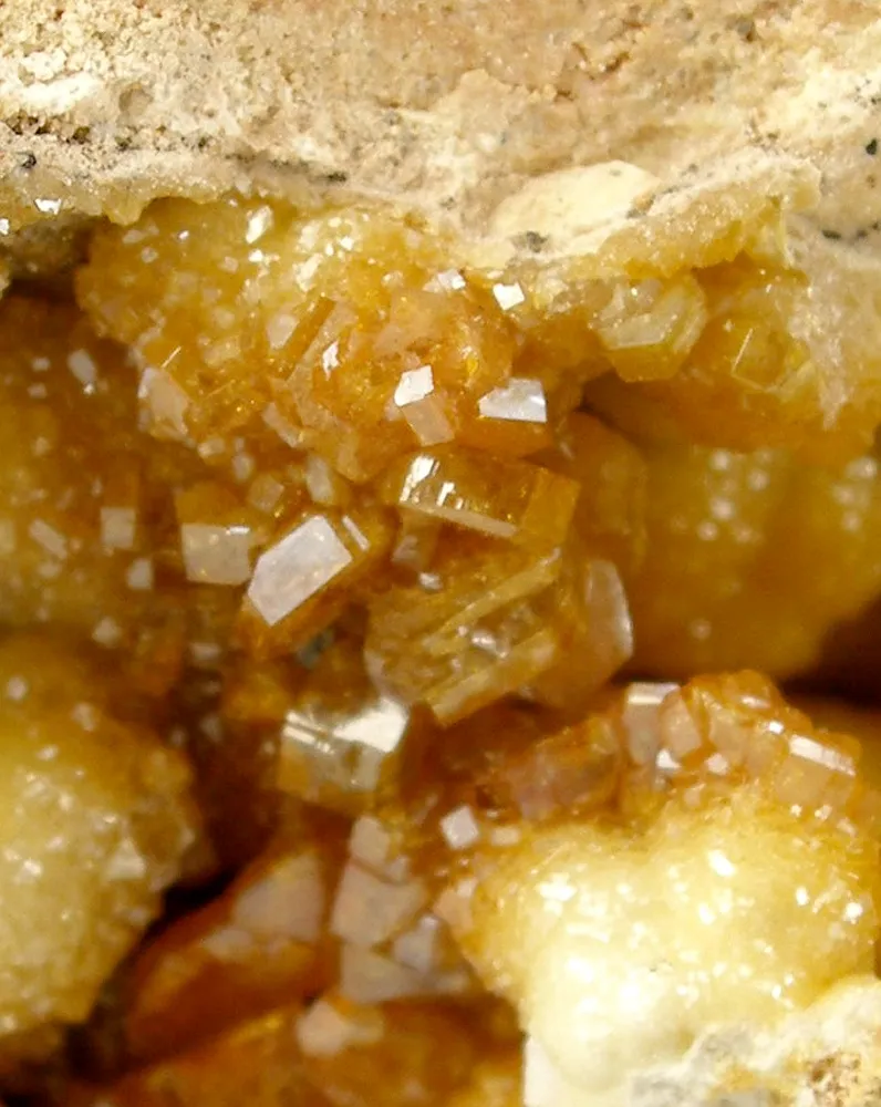 Mimetite With Vanadinite - image 4