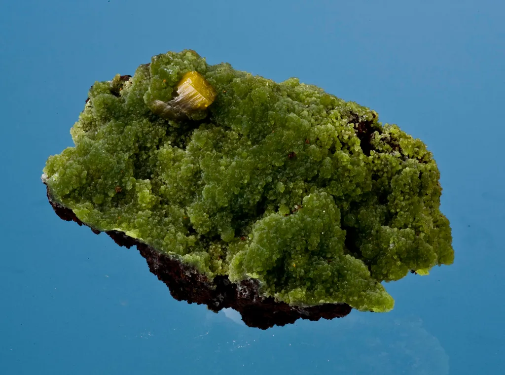 Mimetite With Wulfenite image