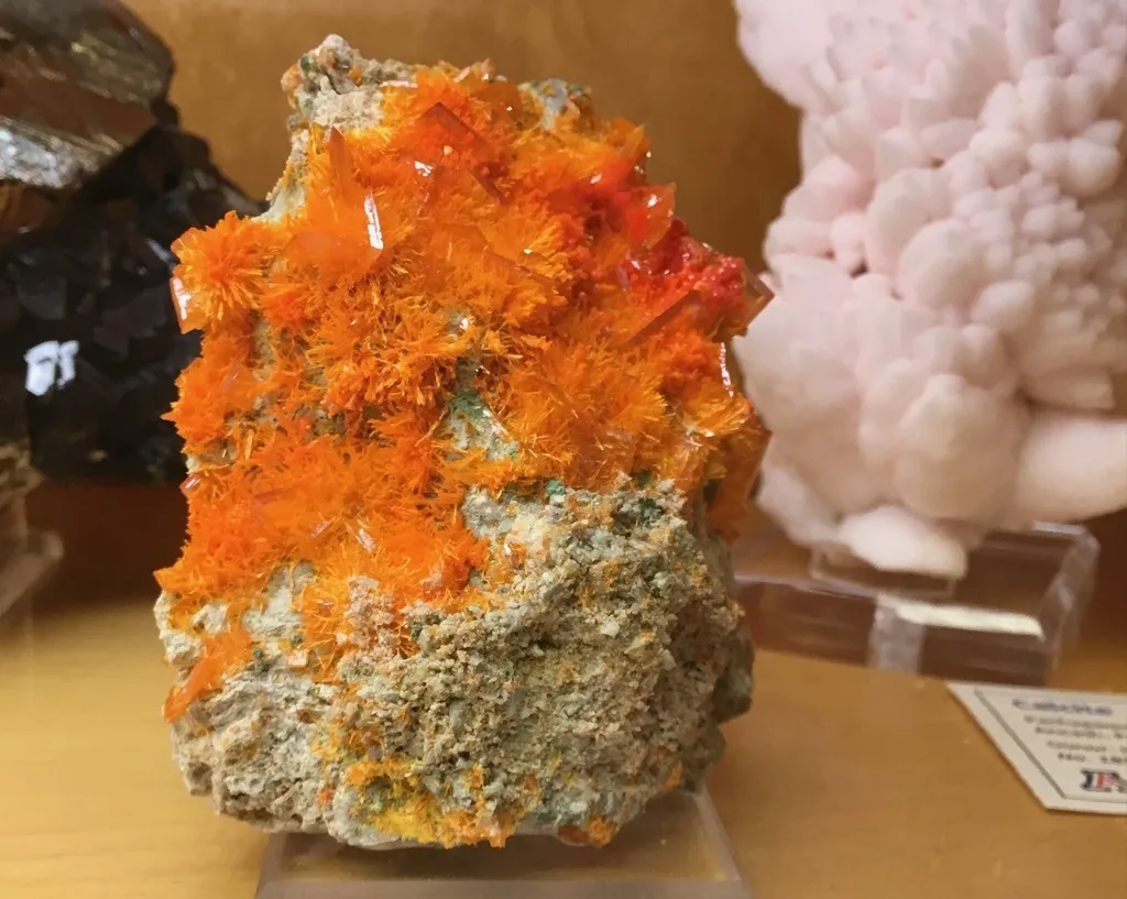 Mimetite, Wulfenite - image 2