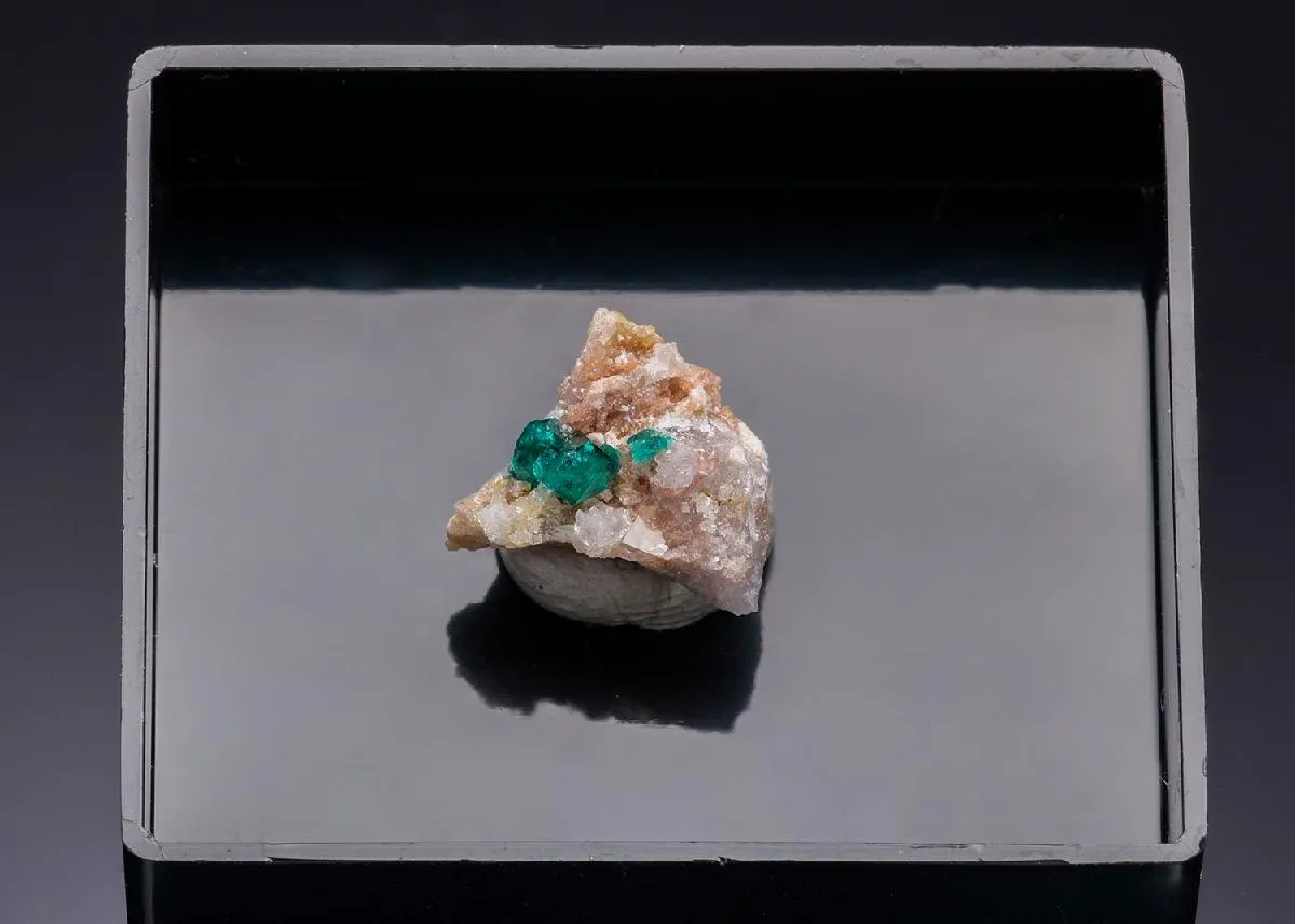 MINRECORDITE with Dioptase - image 1