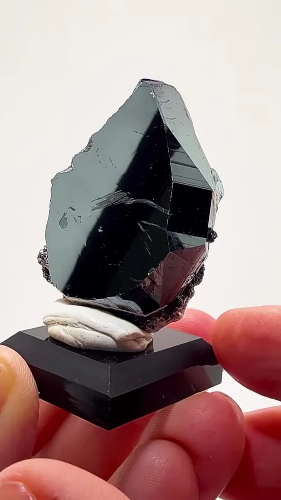 MIRROR Hematite — NATURAL REFLECTION image