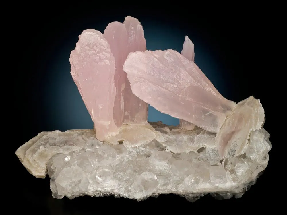 Mn-rich Calcite, Fluorite, platy Calcite - image 1