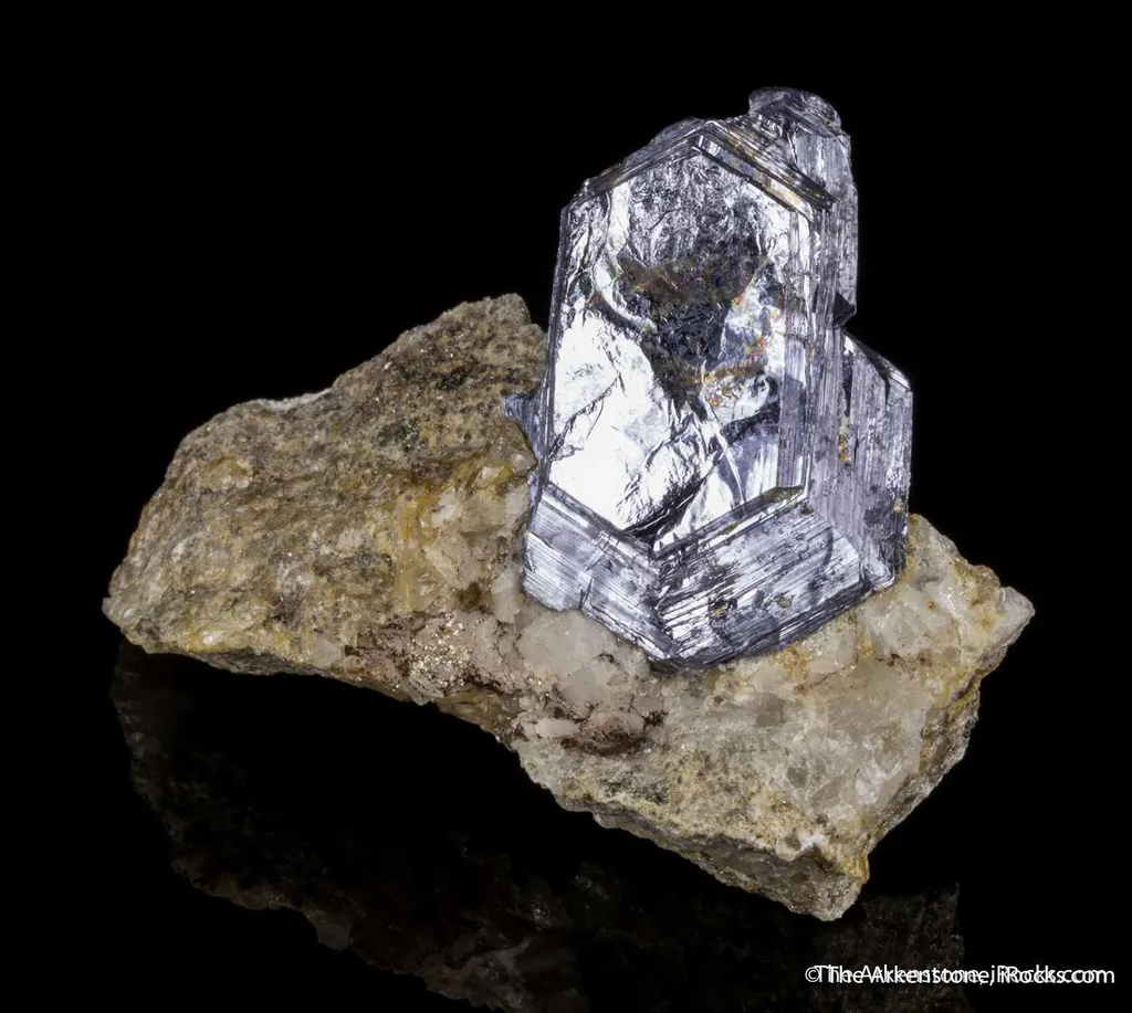 Molybdenite on Quartz image