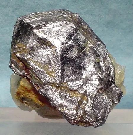 Molybdenite, Quartz (Var: Milky Quartz) image