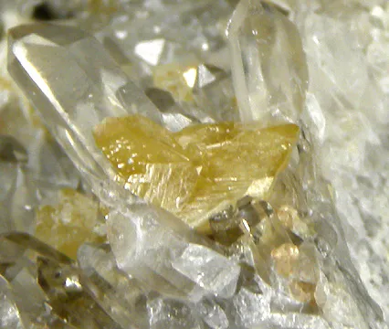 Monazite-(Ce), Quartz - image 2