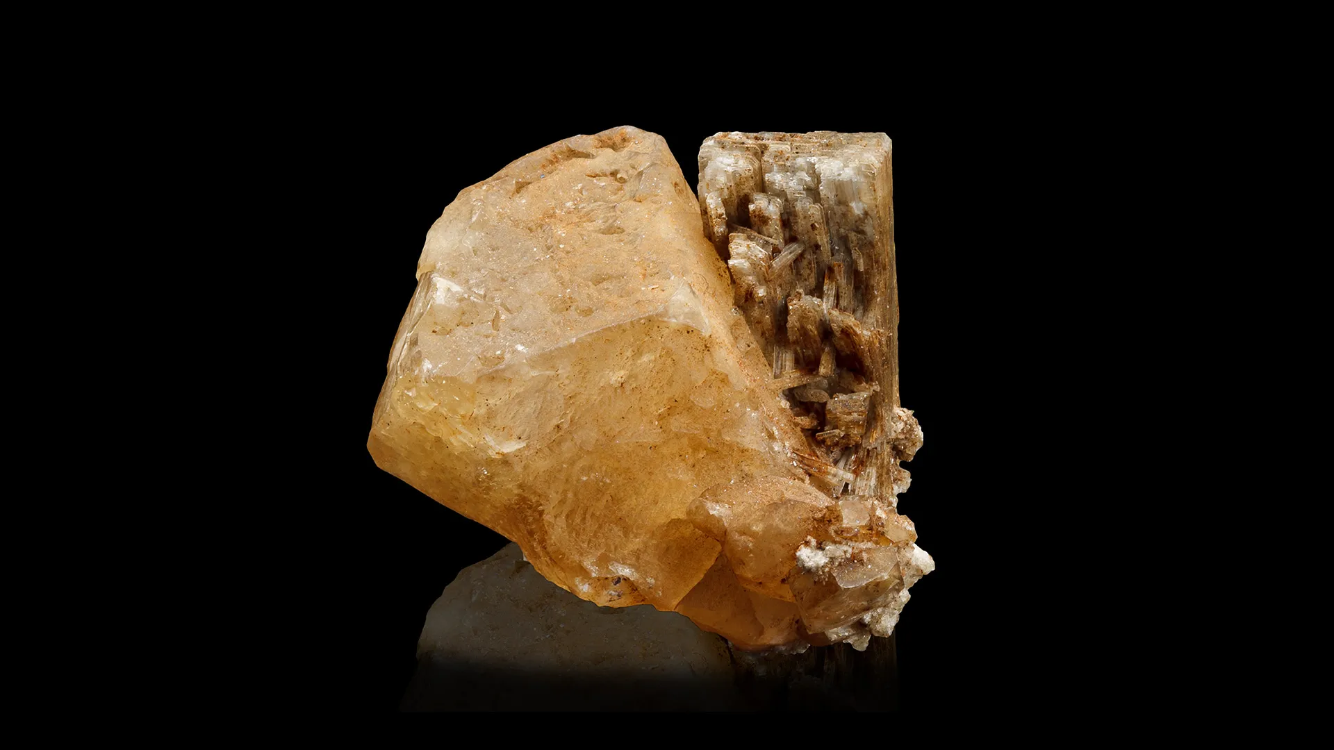 Monteregianite - image 1