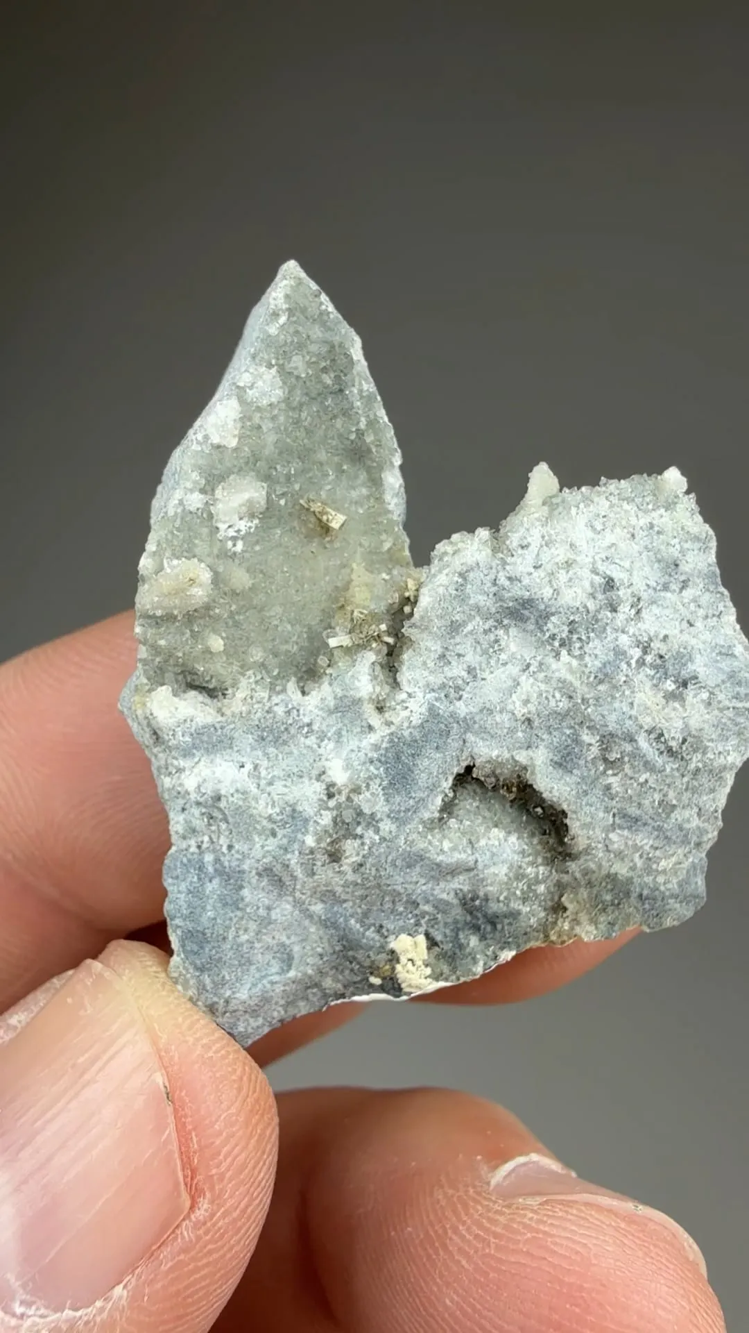 Monteregianite-(Y) - image 2