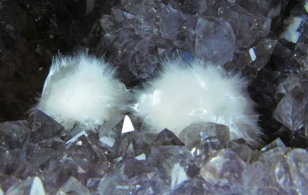 Mordenite on Quartz Var. Amethyst - image 3
