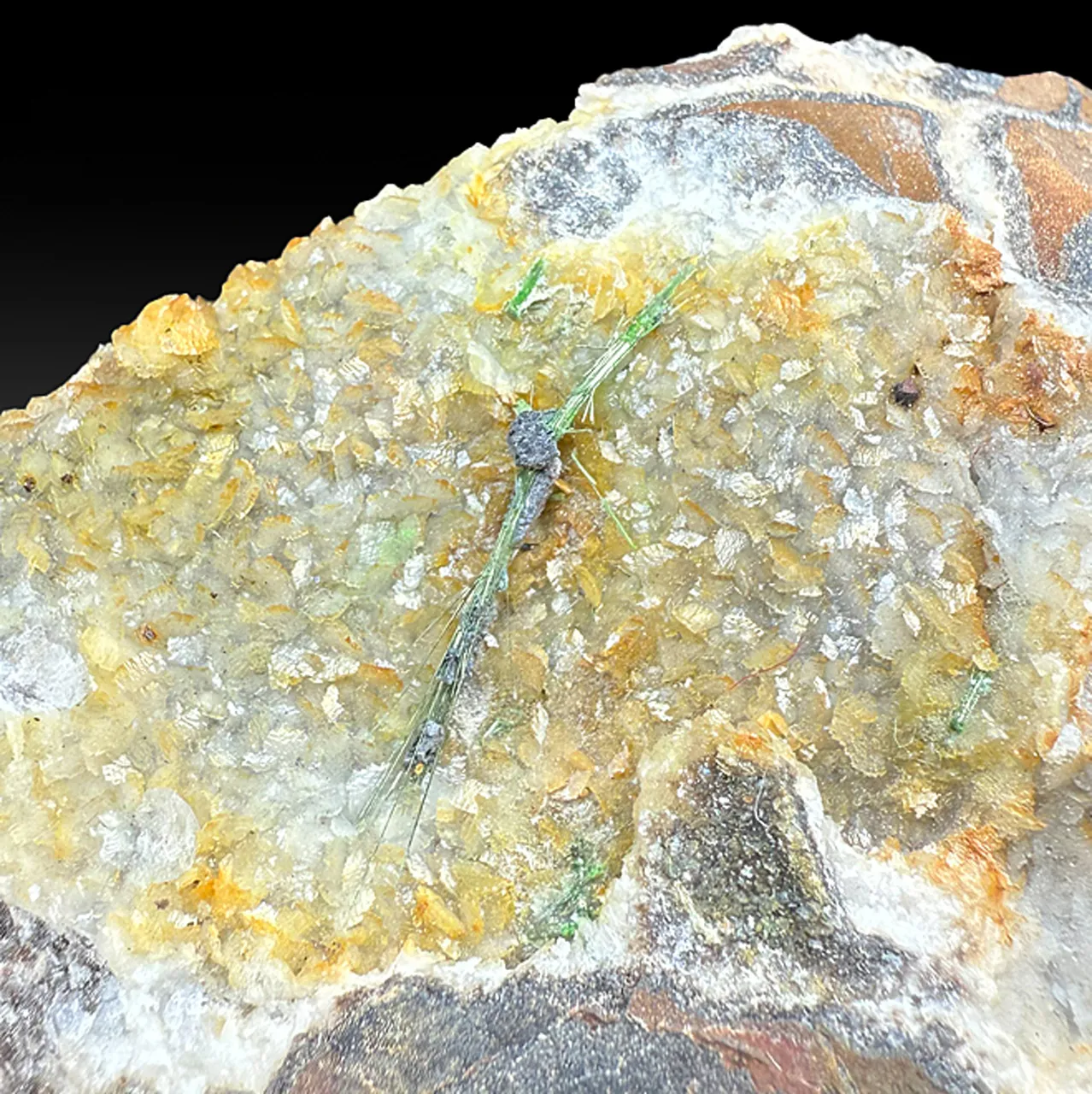 Morenosite replacing Millerite - image 1