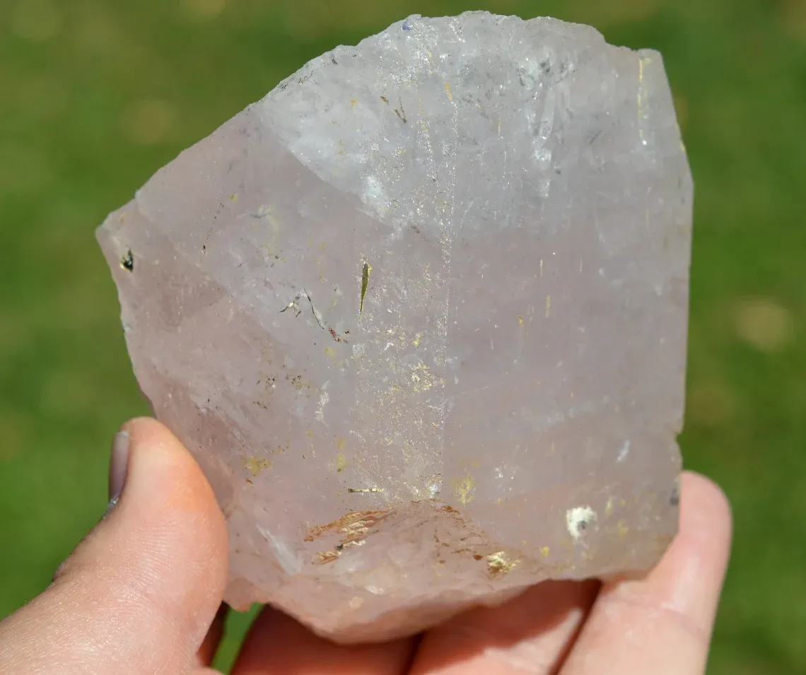 Morganite 637 grams - Urucum claim, Galileia, Minas Gerais, Brazil - image 3