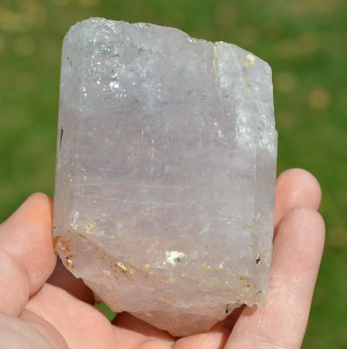 Morganite 637 grams - Urucum claim, Galileia, Minas Gerais, Brazil - image 2