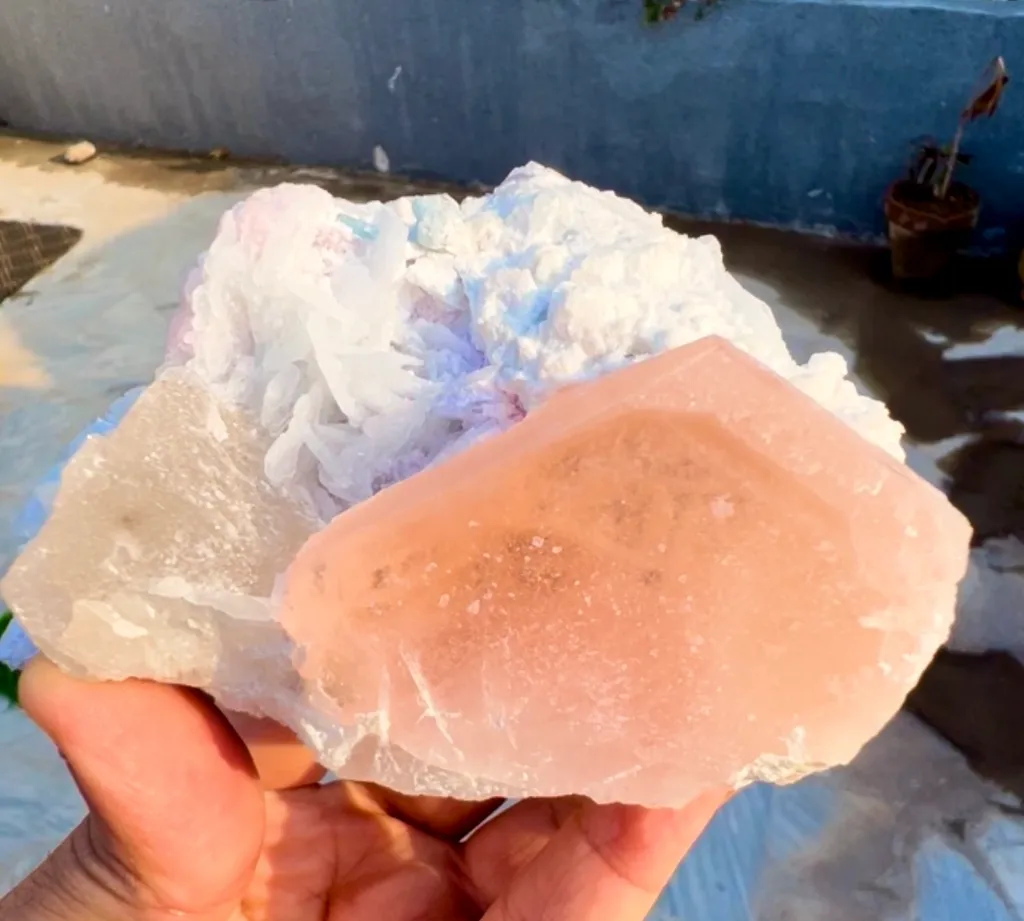 Morganite from Afghanistan, Kunar, Dara-e-Pech District, Dara-e-Pech pegmatite field image