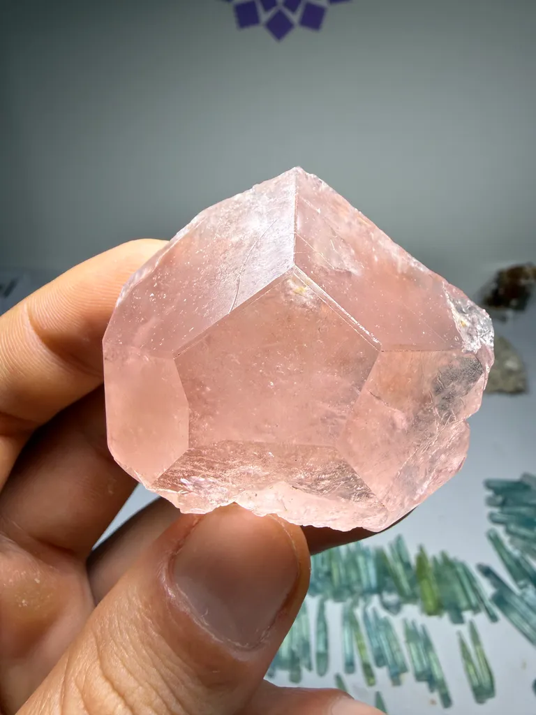 Morganite from Brazil, Minas Gerais, Virgem da Lapa, Mina Paineira image
