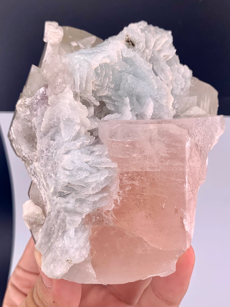 Morganite from Dara-e-Pech pegmatite field, Dara-e-Pech District, Kunar, Afghanistan - image 4