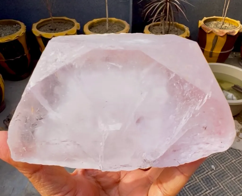 Morganite from Pakistan, Gilgit-Baltistan, Roundu District, Haramosh Mts., Stak Nala image