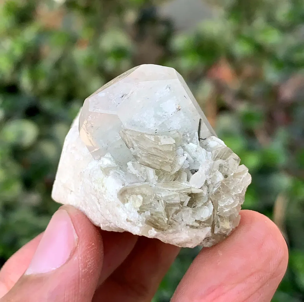 Morganite from Skardu District, Gilgit-Baltistan, Pakistan - image 4