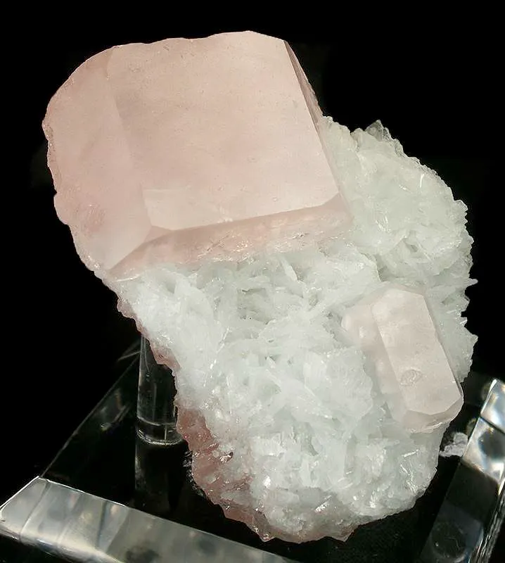 Morganite on Cleavelandite - image 2