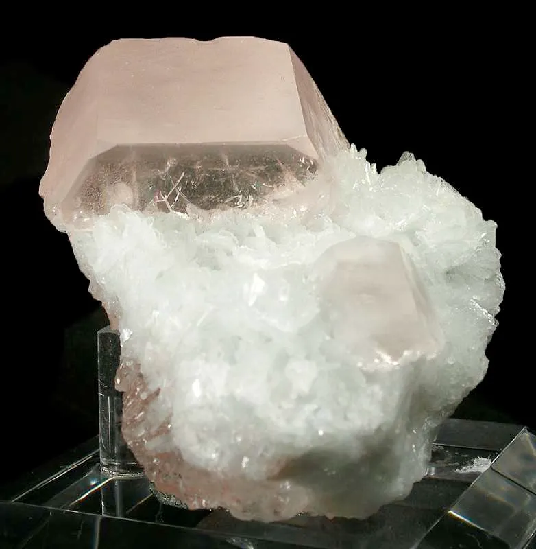 Morganite on Cleavelandite image