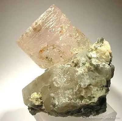 Morganite on Quartz image