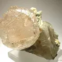 Morganite on Quartz - image 3