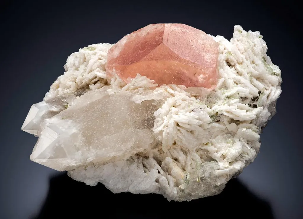 Morganite, Quartz, Cleavelandite image