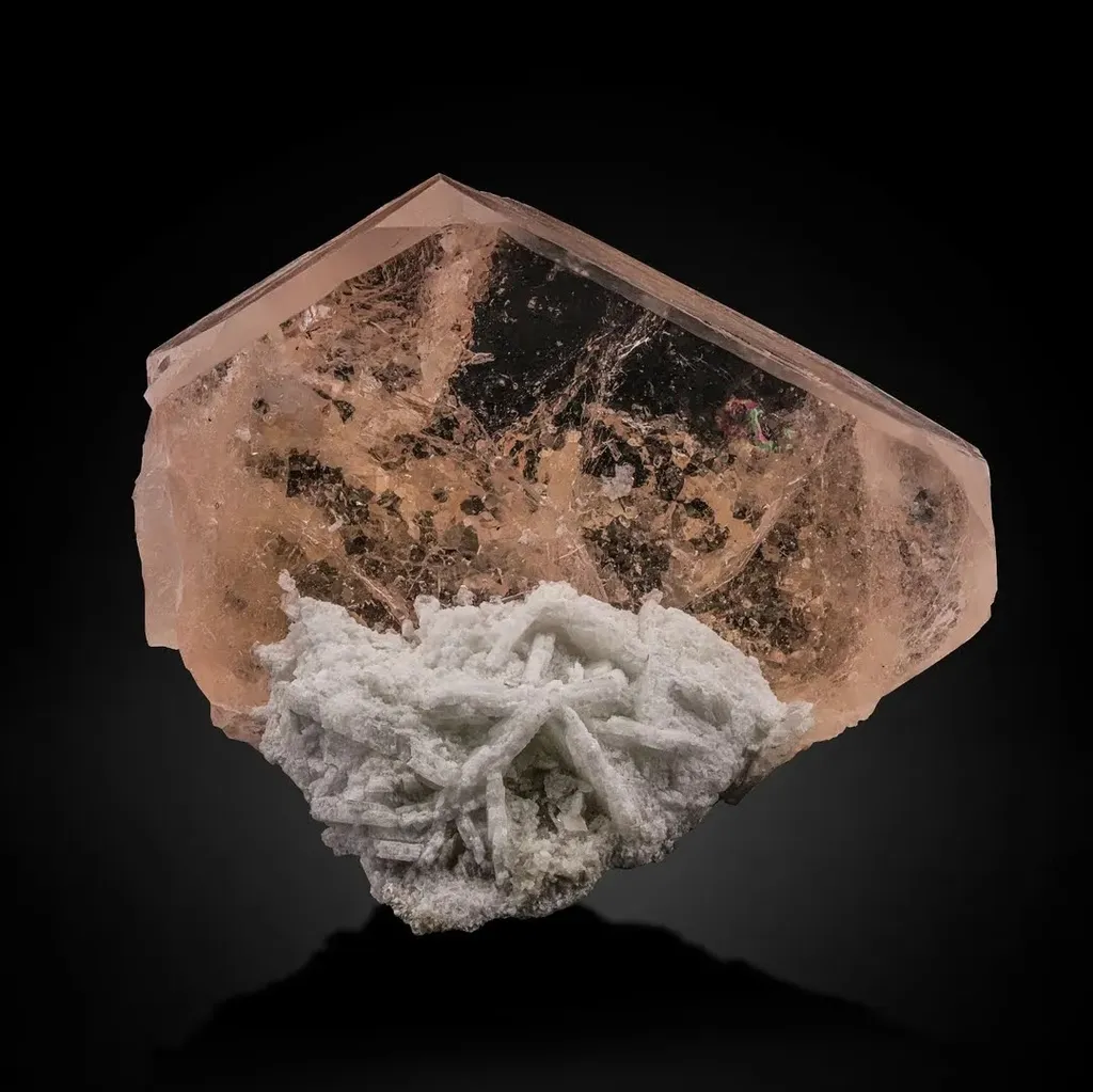Morganite with Cleavelandite image