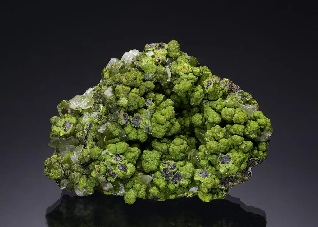 Mottramite with Calcite image
