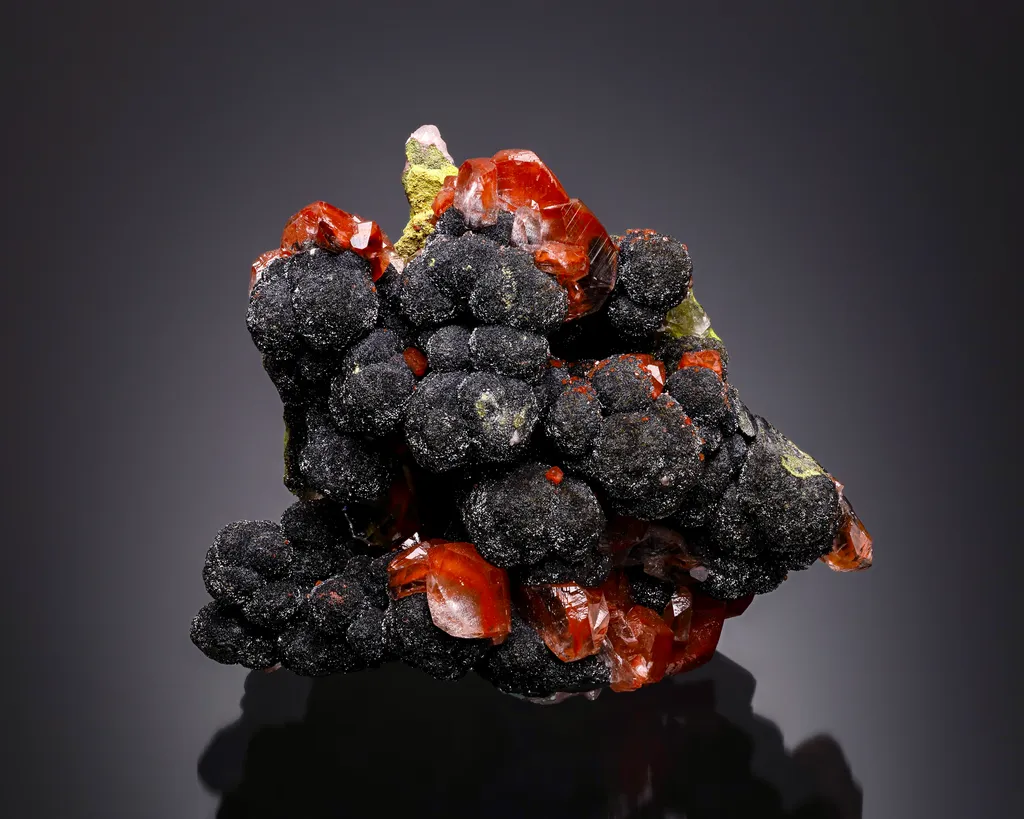 Mottramite with Red (Minium) Calcite Tsumeb image