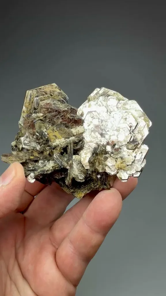 Muscovite - image 2