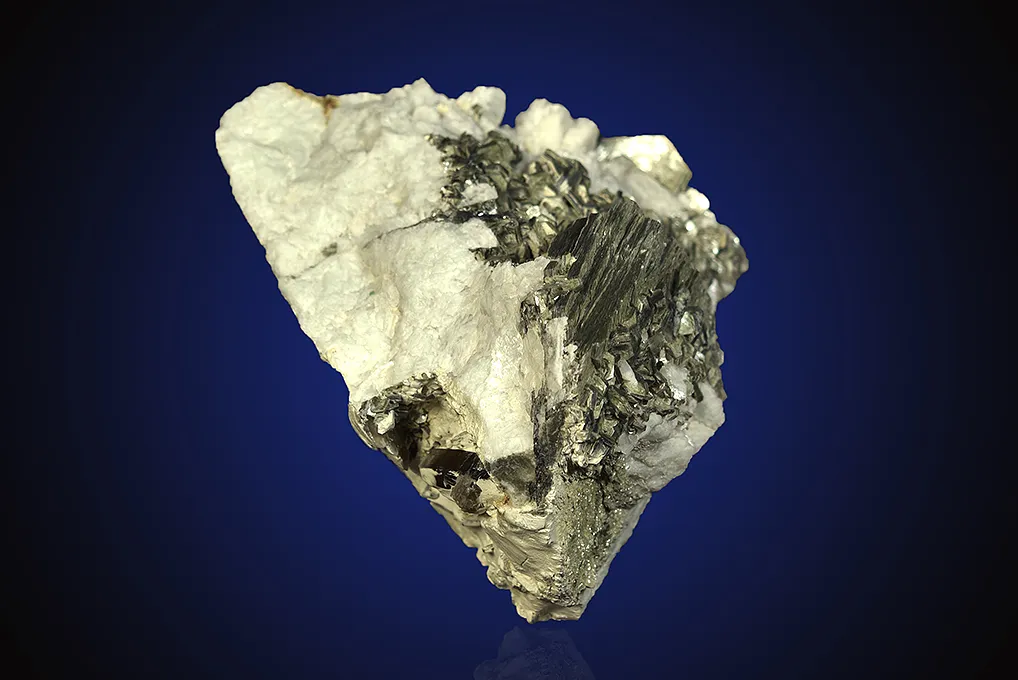 Muscovite on Albite - image 3