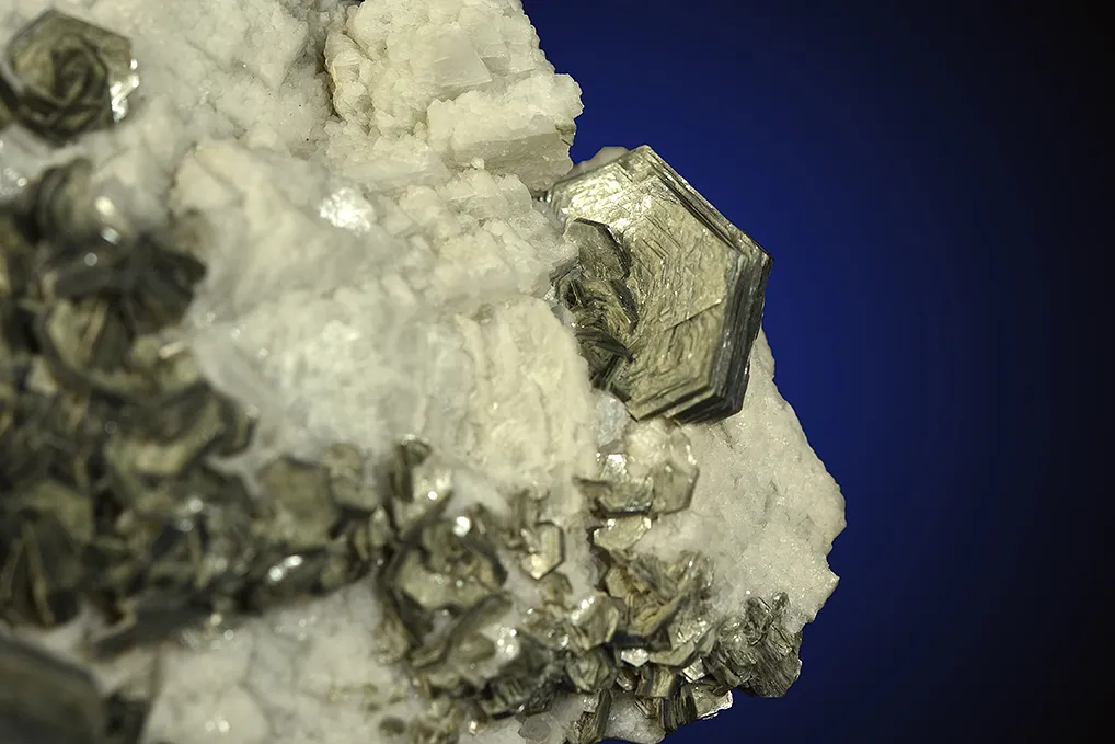 Muscovite on Albite - image 7