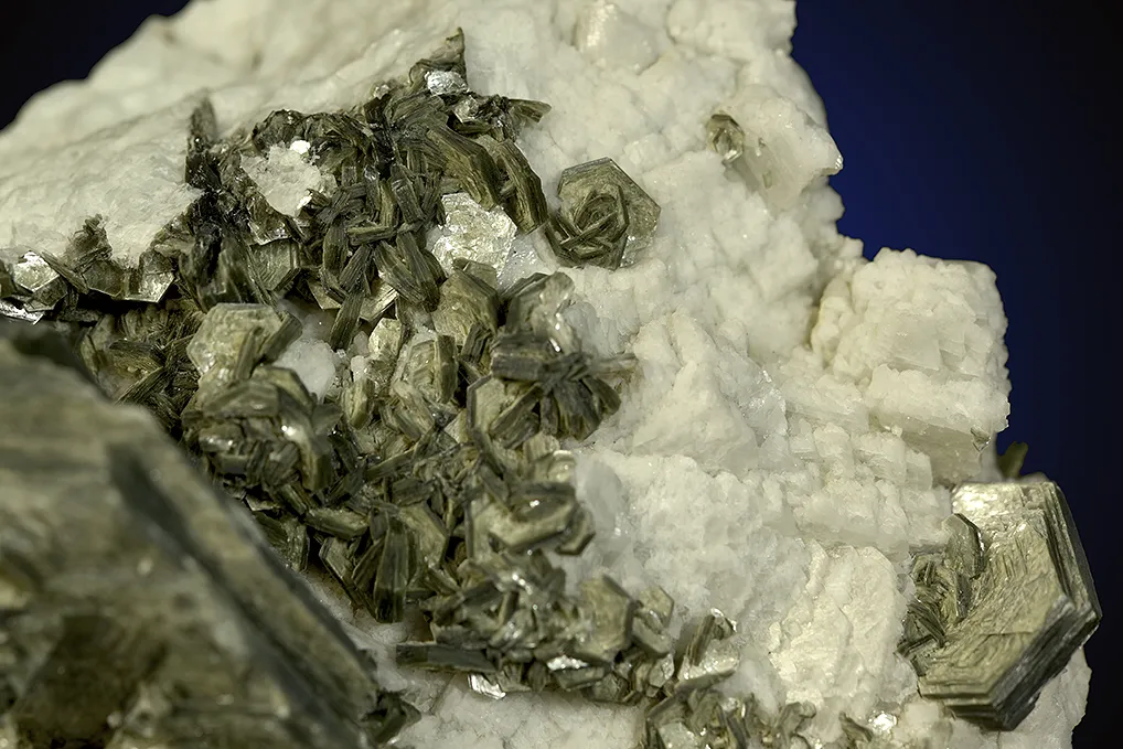 Muscovite on Albite - image 6