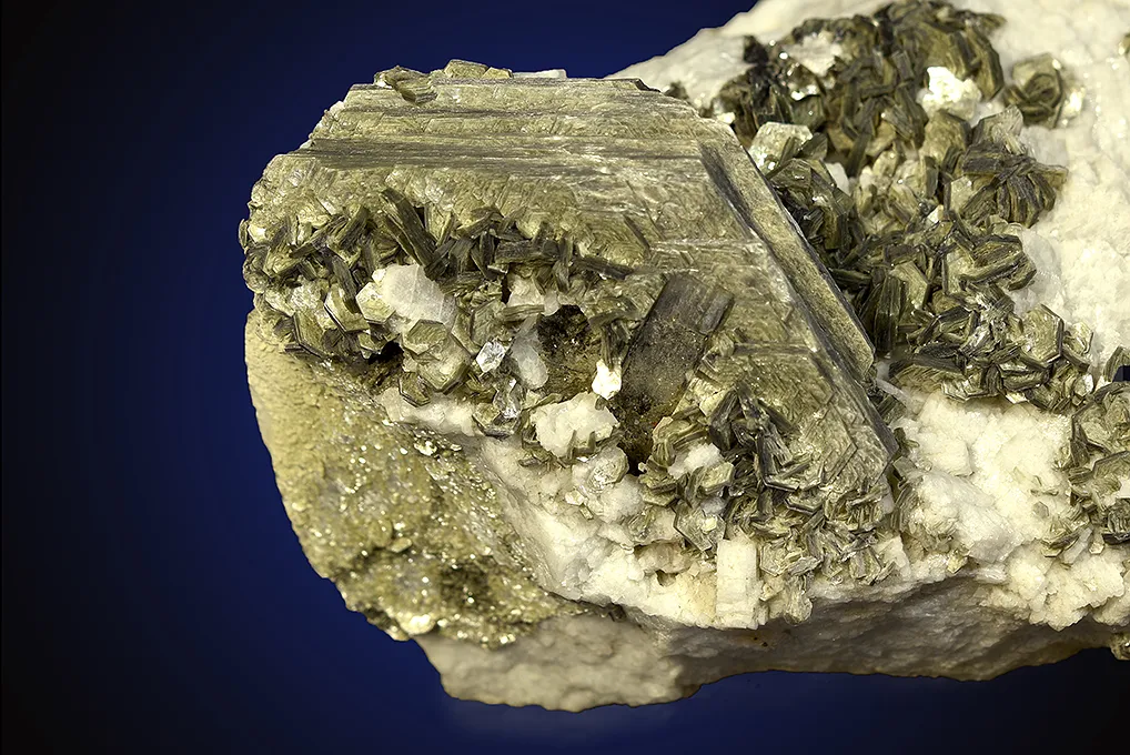 Muscovite on Albite - image 2
