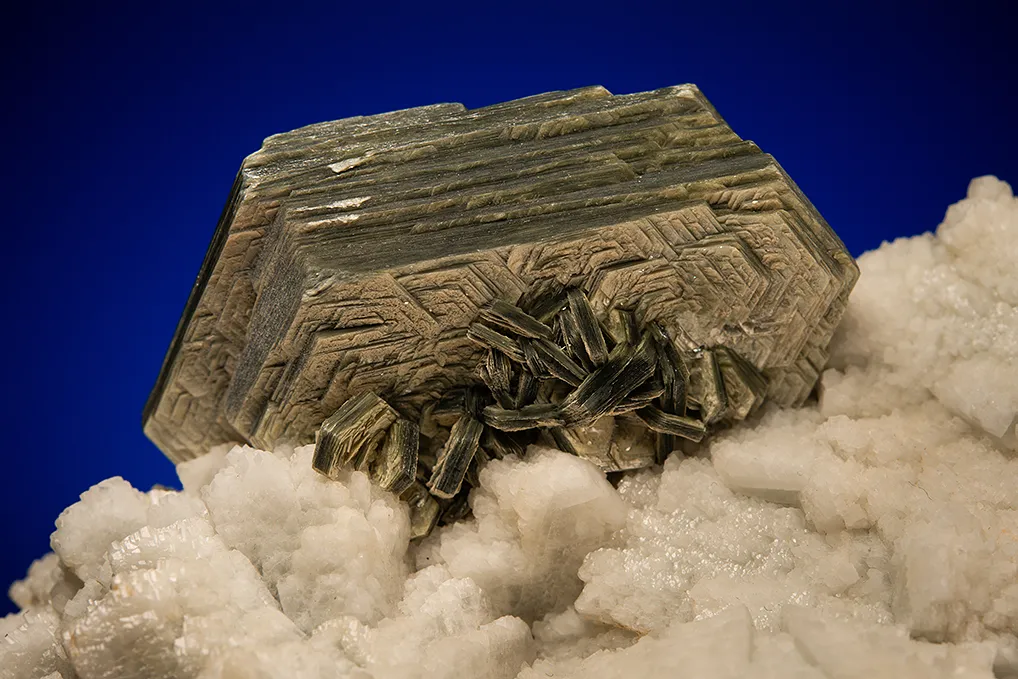 Muscovite on Albite - image 2